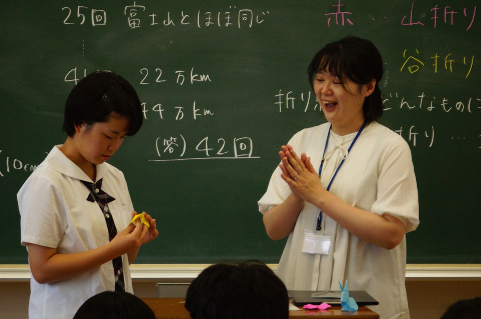 発表をする生徒
