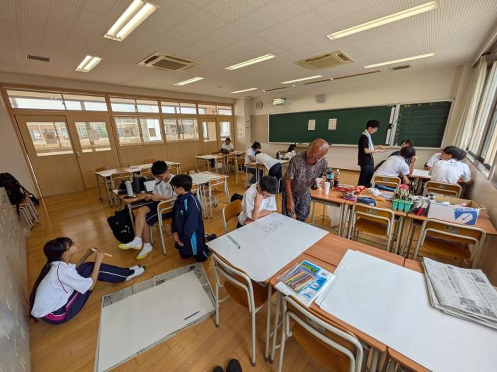 企画を考える生徒