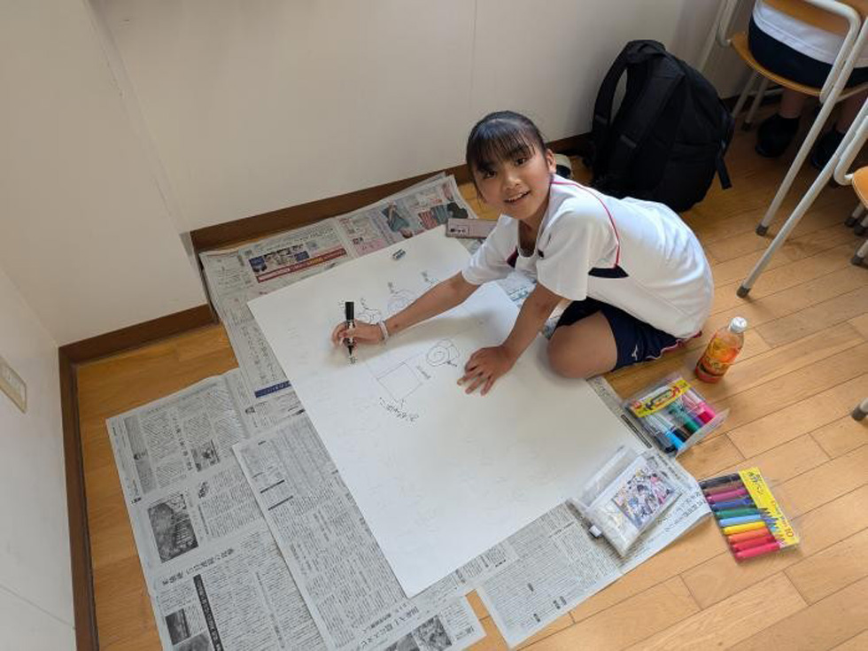 制作中の女子生徒