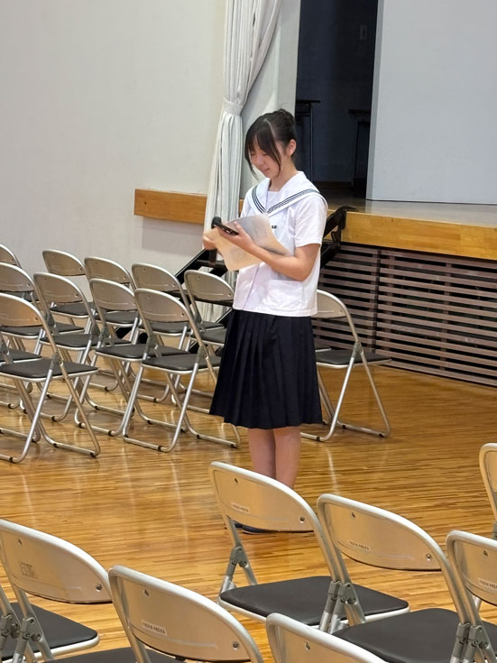 ユリーカコースについて説明する卒業生