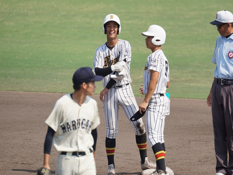 安打を打つ選手2