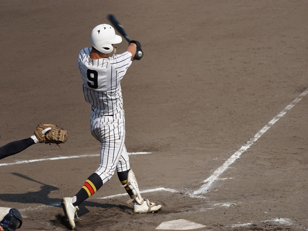 安打を打つ選手